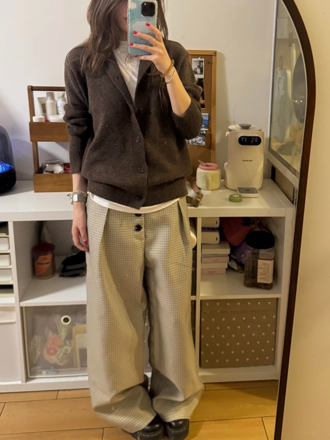 高身長対応 千鳥格子柄 ワイドパンツ：丈の長いデザインが脚のラインを美しく保つ理由