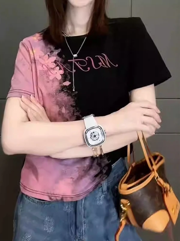 モード系ファッション Tシャツのデザイン性と体型カバー機能を実証する：散来のカラーコンビネーションTシャツ
