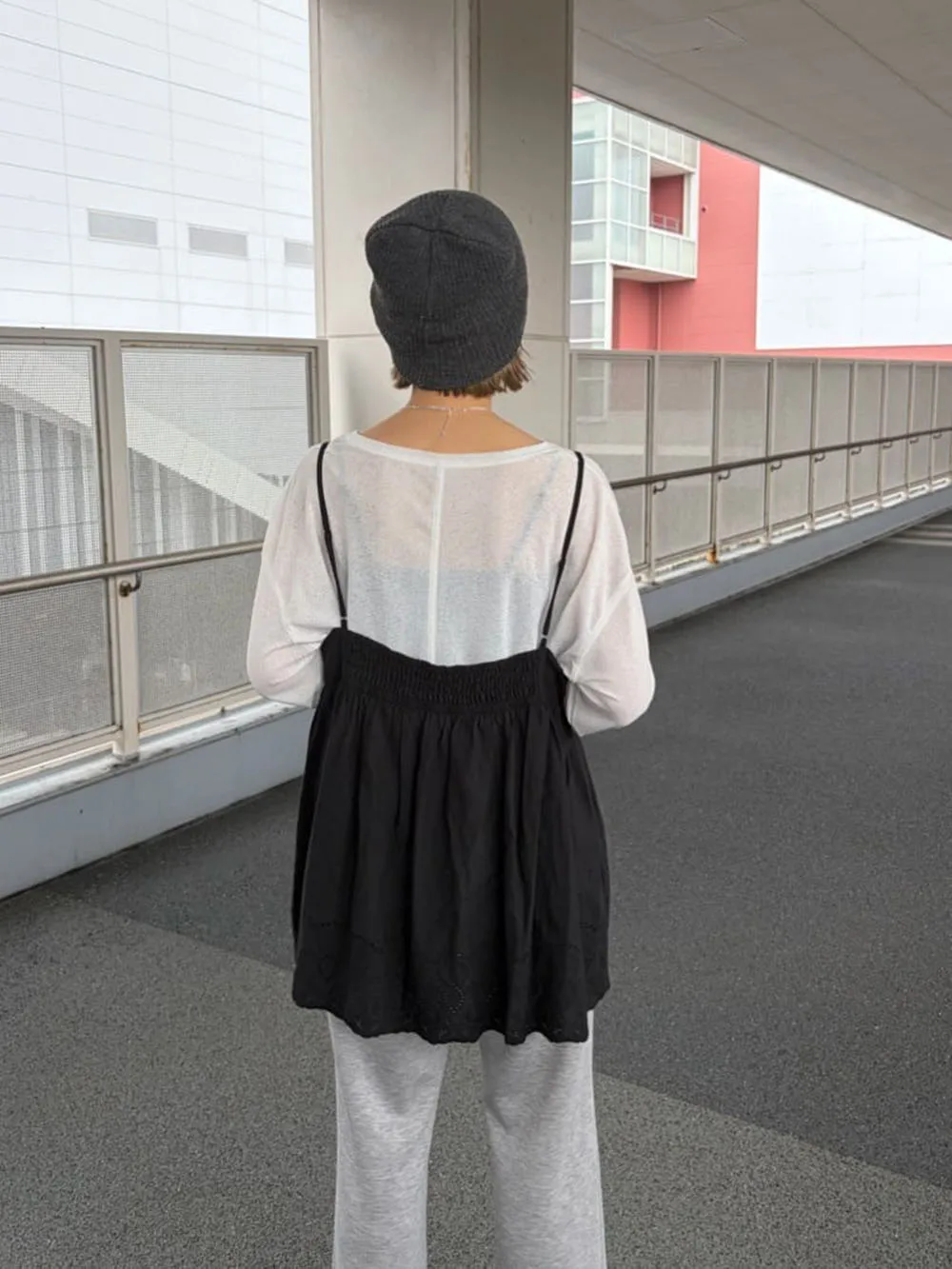 30代後半のママが「カジュアルで高級感」を出すには？刺繍入りキャミソールの選び方