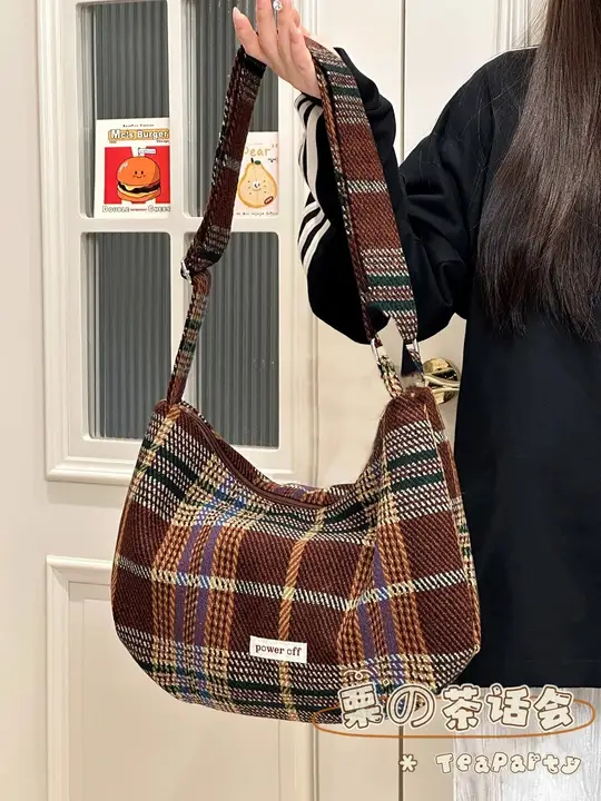 秋冬用ウールチェックの餃子型バッグ【レトロ・斜め掛け・通勤・日常使い】