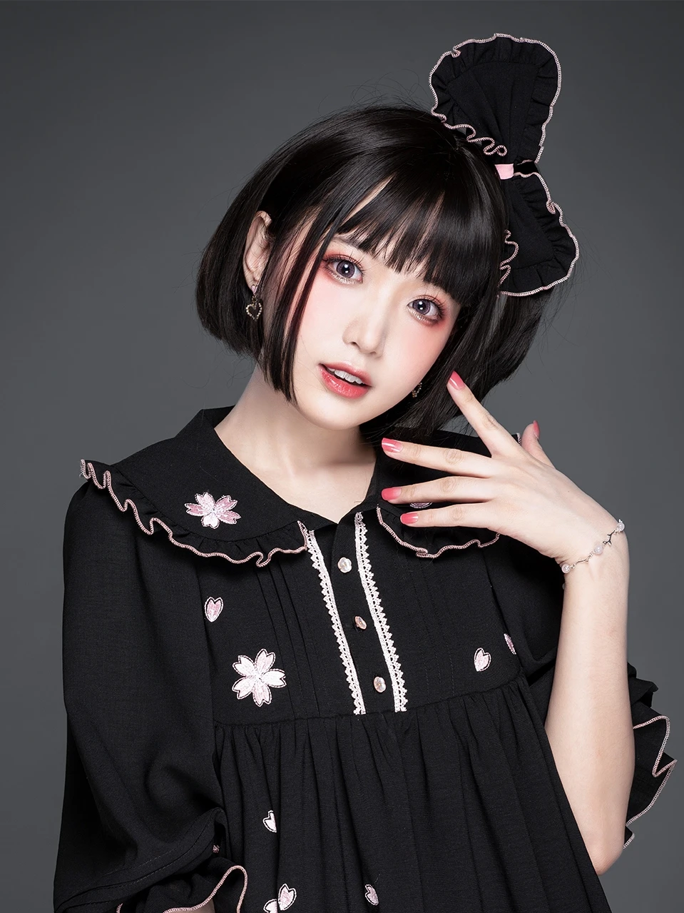 ハーフツイン カチューシャ：可愛い桜デザインのロリータスタイルヘアバンドの実用性と選定基準