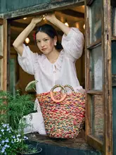 ラフィア編みデザインの女性用手提げバッグ【デザイン性に優れたリゾートスタイル】