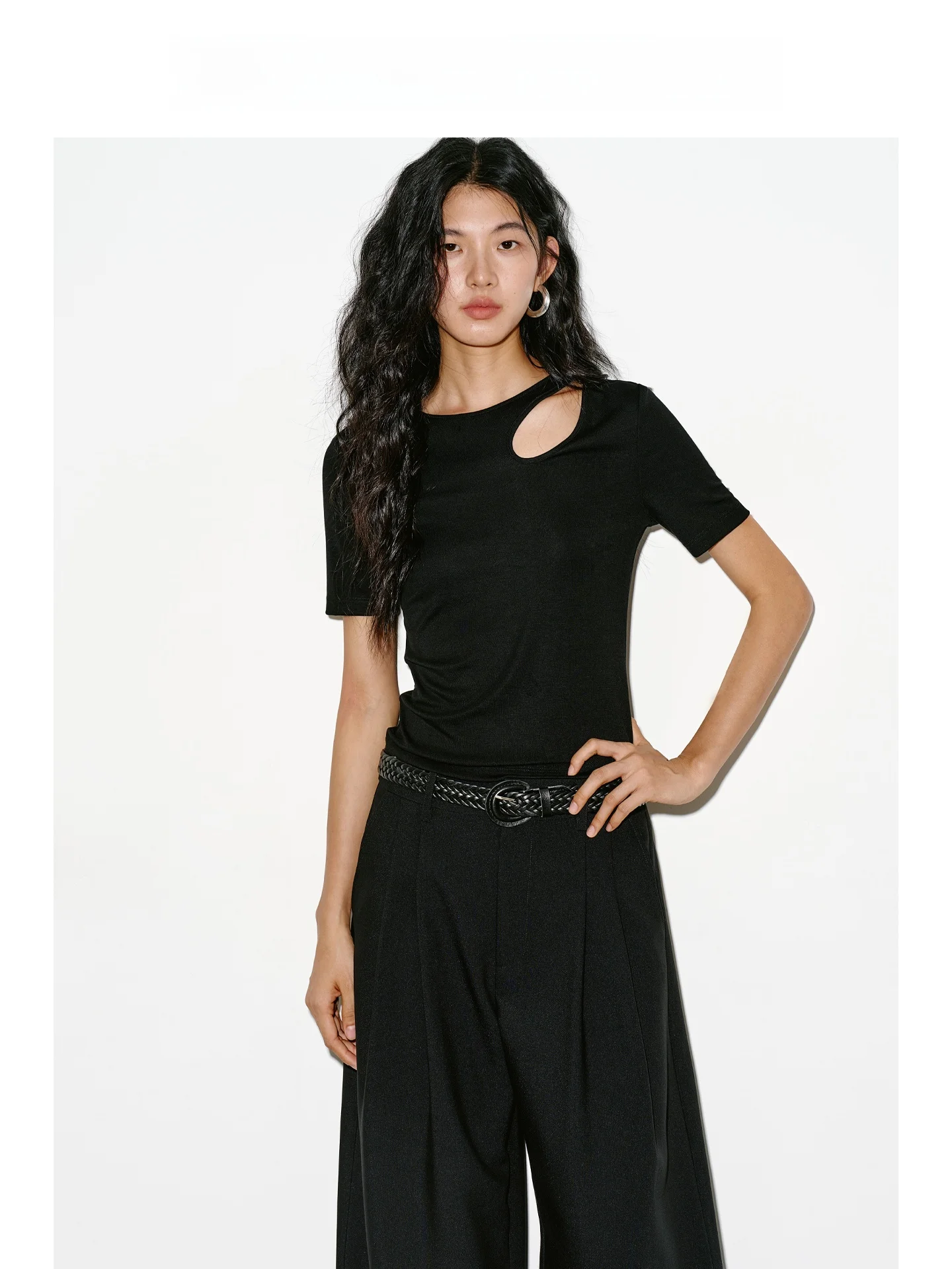 luster plaiting tee はどんなもの？夏の涼感と透かし編みがもたらす、日常の小さな幸せとは？