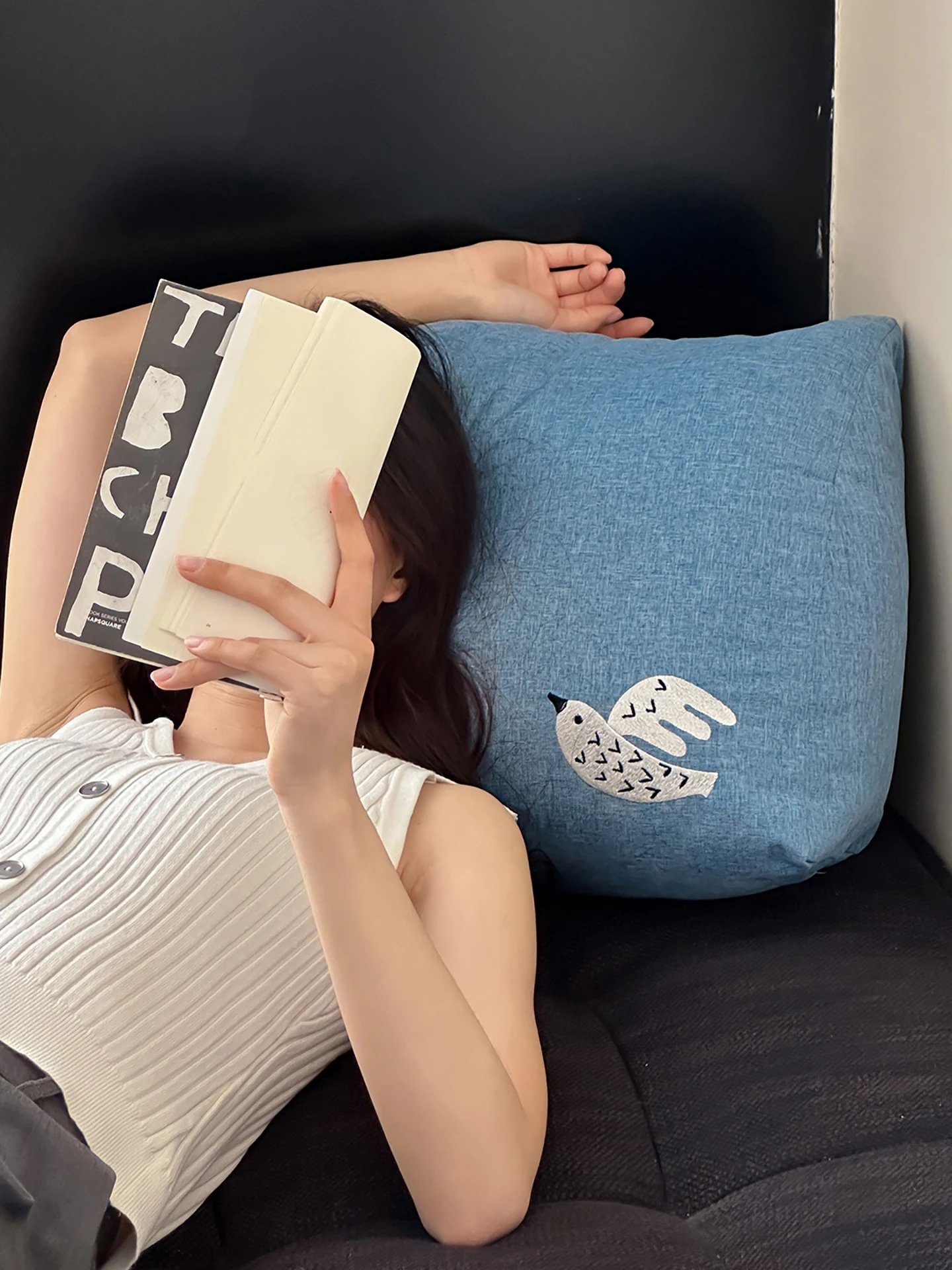 「1人用クッション」を選ぶときに迷うのは、本当に“くつろぎ”を求めるから？