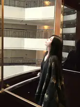 文芸的なレトロデザインのケープショール【女性用・暖かい風合い・旅行用】