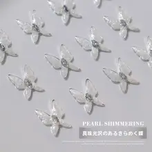 パール光沢の蝶型ネイルデコレーション【ジルコニア・立体デザイン・合金製】