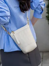スマホポシェット ショルダーバッグ レディース 本革 キルティング 縦型 ミニバケツ型 斜め掛け 軽量
