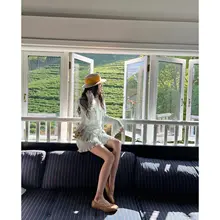 フレンチレースのチュニックとケーキスカートのコンビネーション