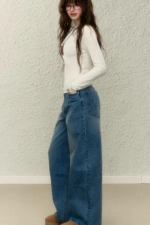 感あふれる広がるデザインのデニムパンツ【レディース・ロング・ストレート・春夏秋冬対応】