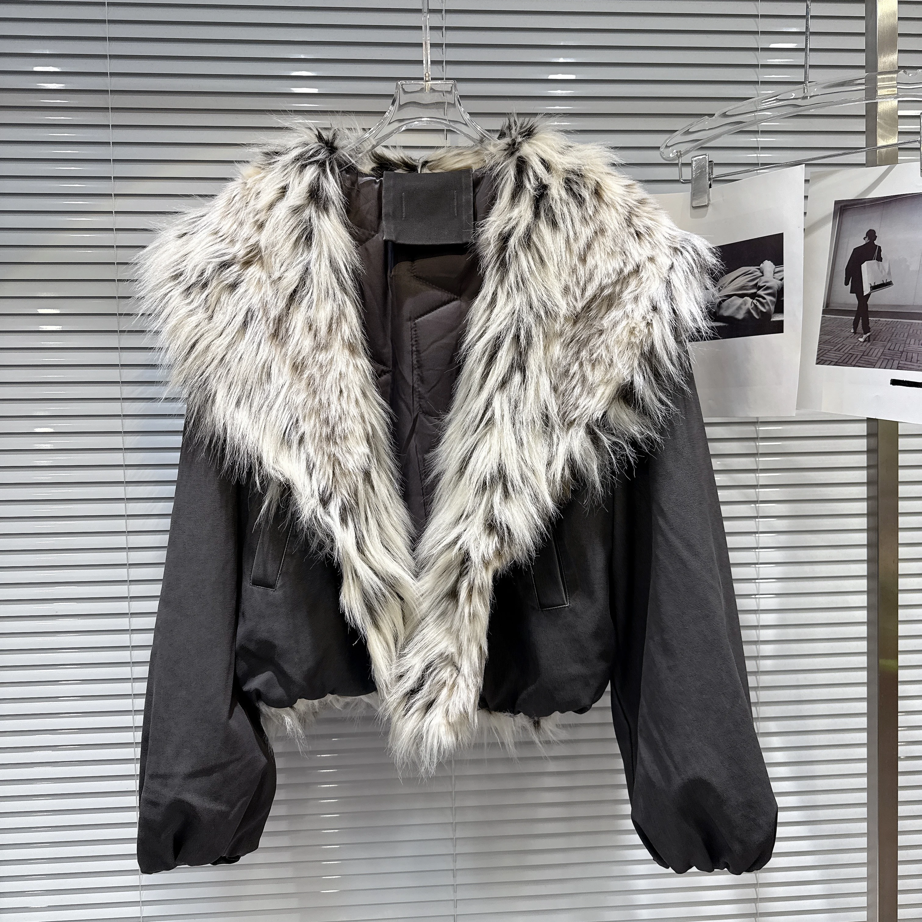 ヒョウ柄ショートジャケット：美式風のカジュアルコートが冬の日常にどう活用されるか
