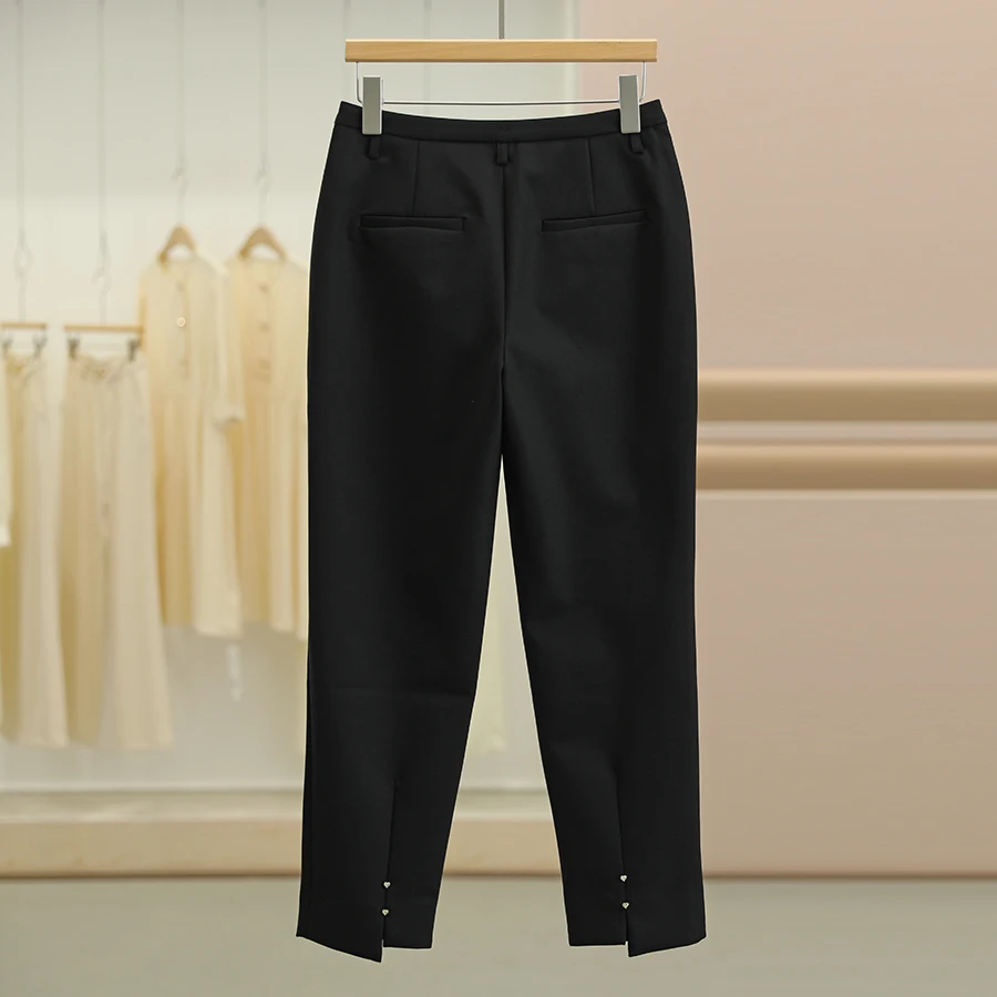 通勤服40代にぴったりなパンツは、どんなもの？