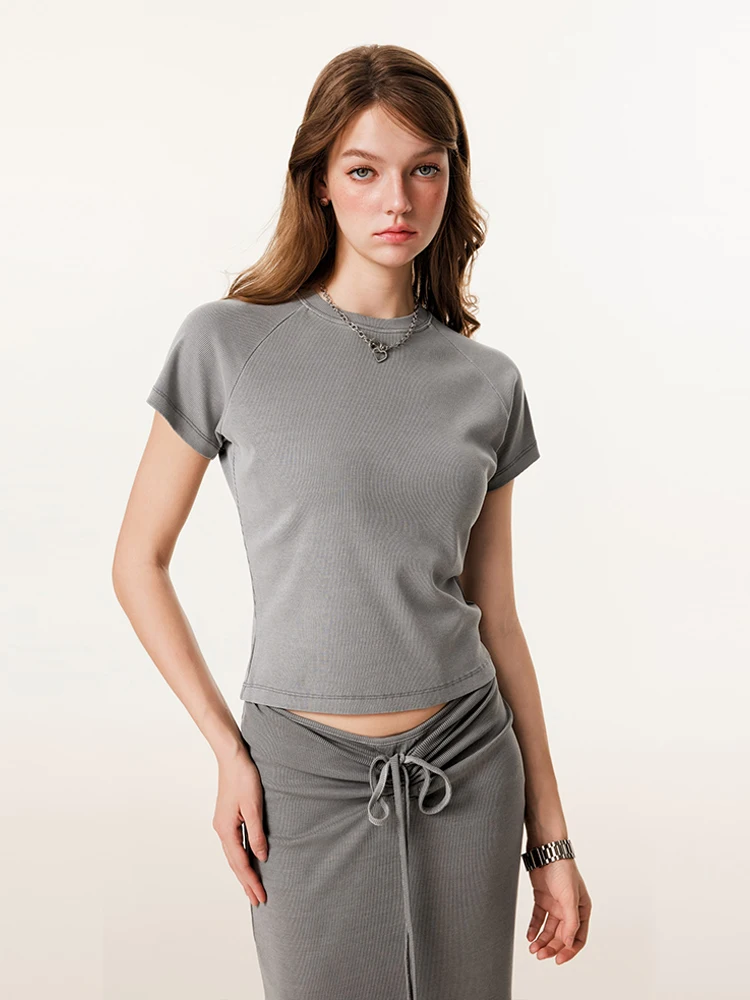 cropped t shirt はどんなときに着るべき？その選び方と組み合わせのコツを徹底解説