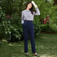 春秋用オフィスワークスーツ【女性用・高級感のあるシャツとパンツ・ビジネススタイル】（セットアップ対応）