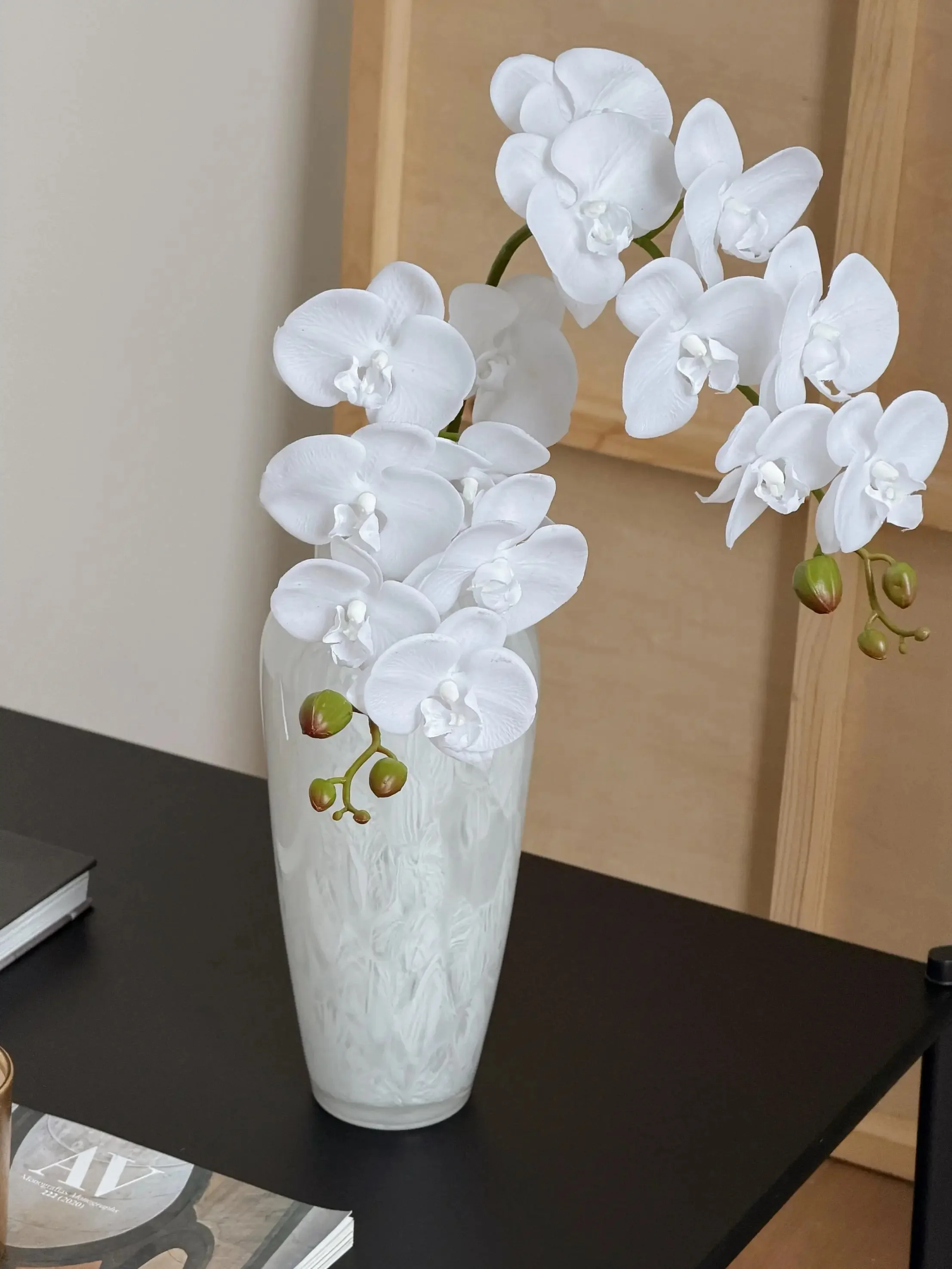 夢の鹿の花器を選ぶべき理由は？ガラス花瓶の選び方と、なぜ中世風が今注目なのか