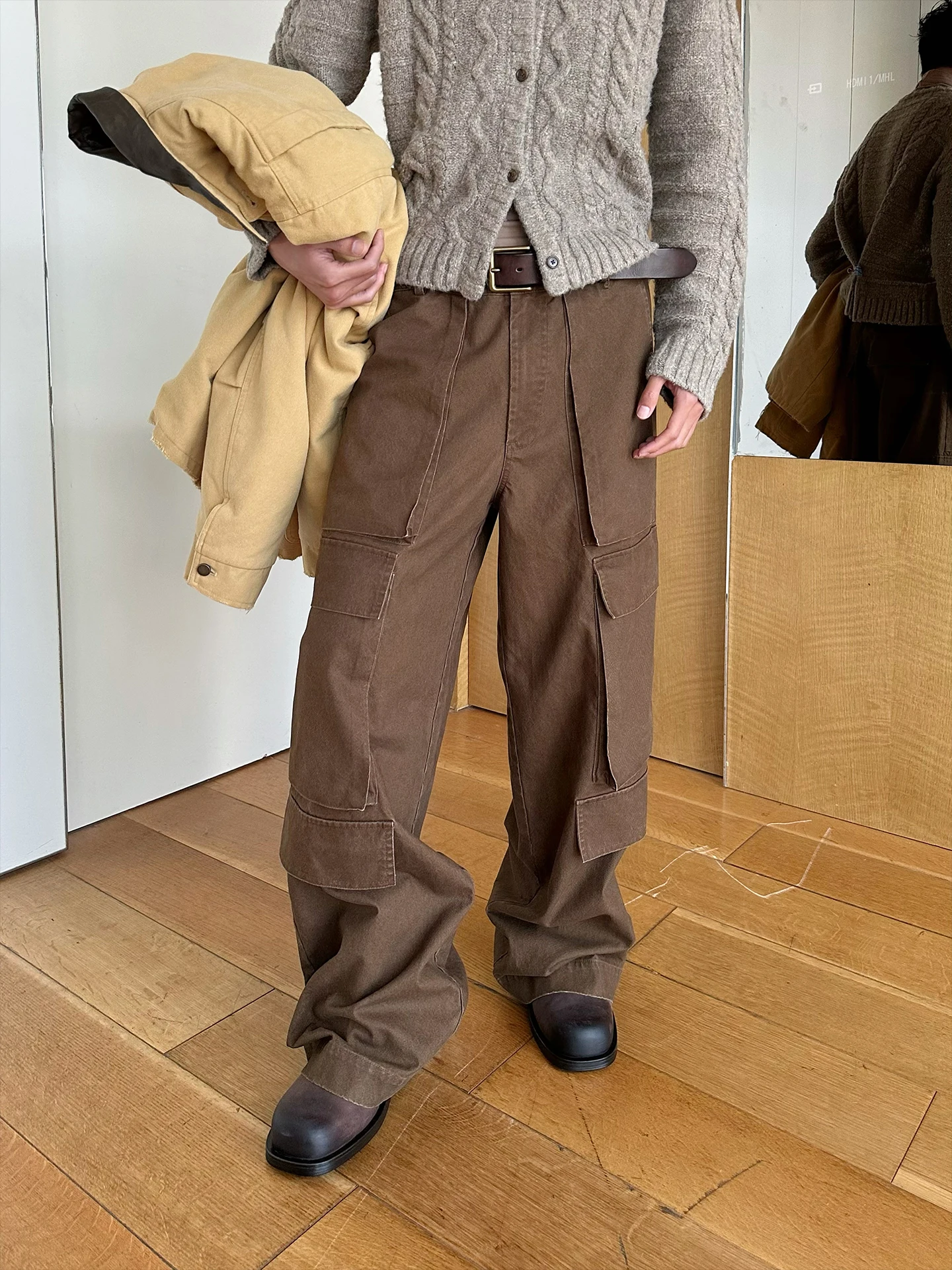 ワイドカーゴパンツをどう選ぶ？クラシックなヴィンテージ感が魅力の1着が、日常の「こころの落ち着き」を生む