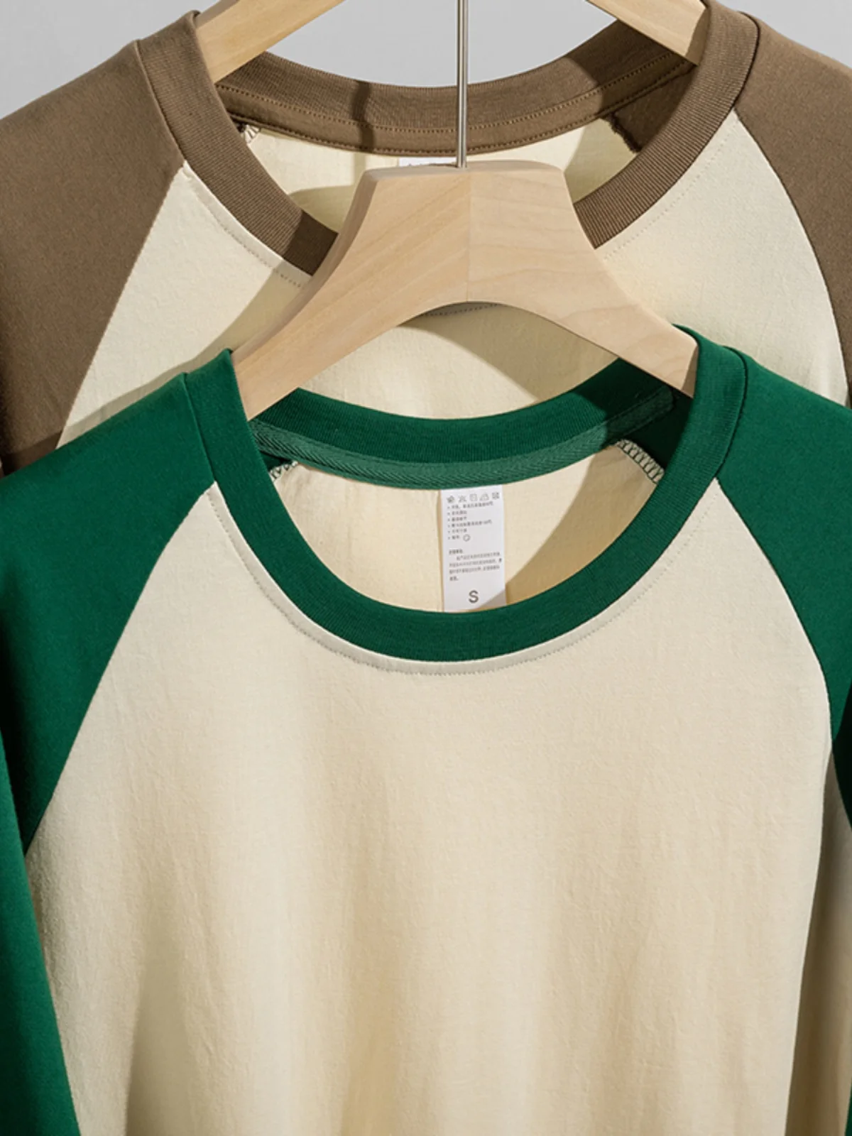 長袖Tシャツの重ね着で失敗しない方法は？