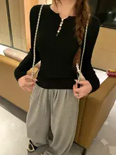 透かし編みデザインのフィットネスデイリートップス【ソフトな着心地・ラウンドネック・秋用】