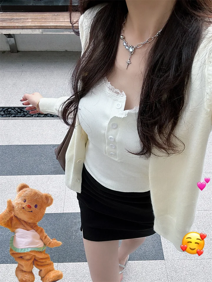 ブラ付きホワイトキャミソール【レースデザイン・女性用・インナー・外出用】