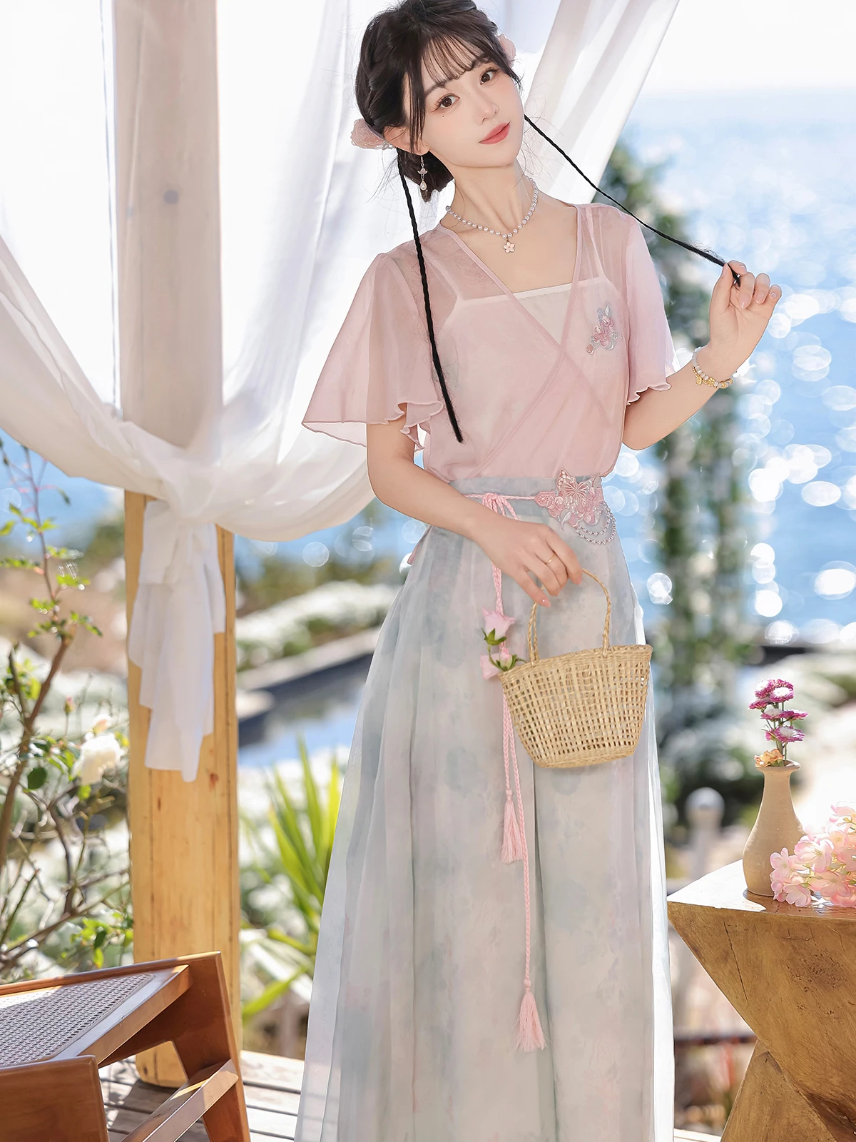 清楚系服は本当に通勤に使えるのか？中国風改良漢服が解決する日常のズレ