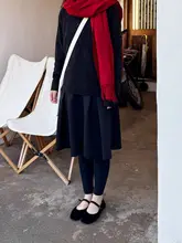 暖かさとフィット感を兼ね備えたブラック＆ブルーのストライプタイツ【九分丈・長綿・骨なしデザイン 】