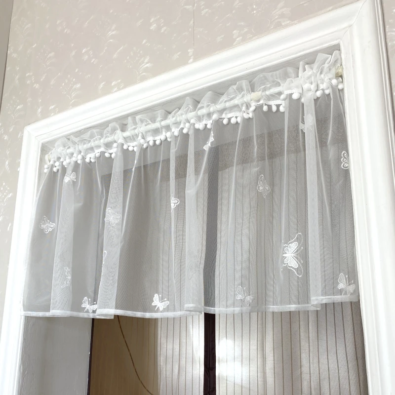 カーテンデザインで部屋の雰囲気を変える方法は？韓式の小さな短いカーテンが教えてくれたこと