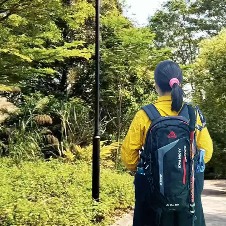 AIONE リュックサック【25L・超軽量・通気性・アウトドア用・男女兼用】