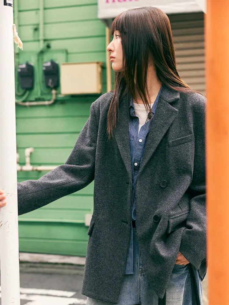 大人可愛い服 40代コーデ | 茶色無地トップスで実現する自然な大人の優しさ