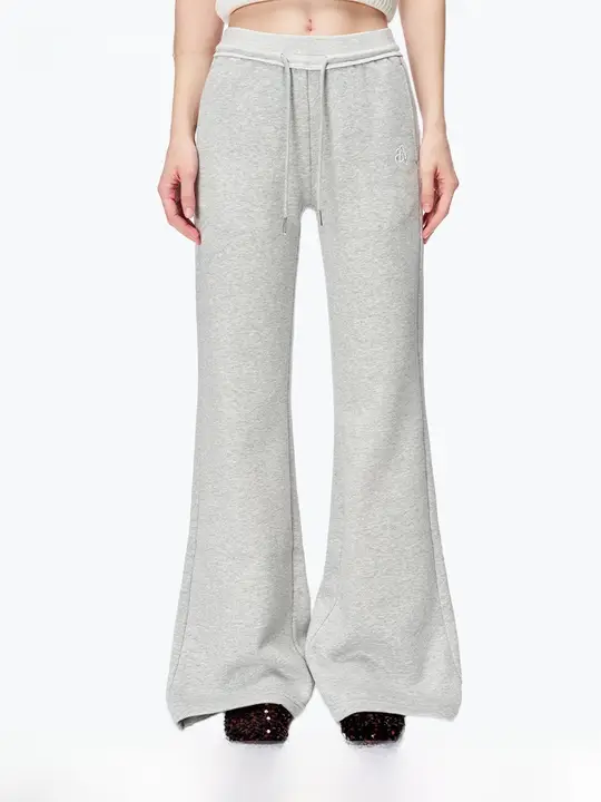 グレー微フレアデザイン休闲パンツ【女性用・フルレングス・幅広シルエット】（セットアップ対応）