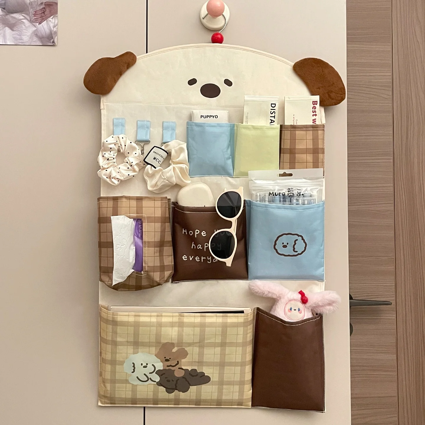 多区画収納ハンギングバッグ：ぬいぐるみ収納の効率とおしゃれな空間設計
