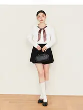 シンプルで美しいデザイン！白いシャツとプリーツスカート（セットアップ対応）