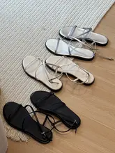サンダル 女性 夏 皮革 ファッション フラット 一字ストラップ