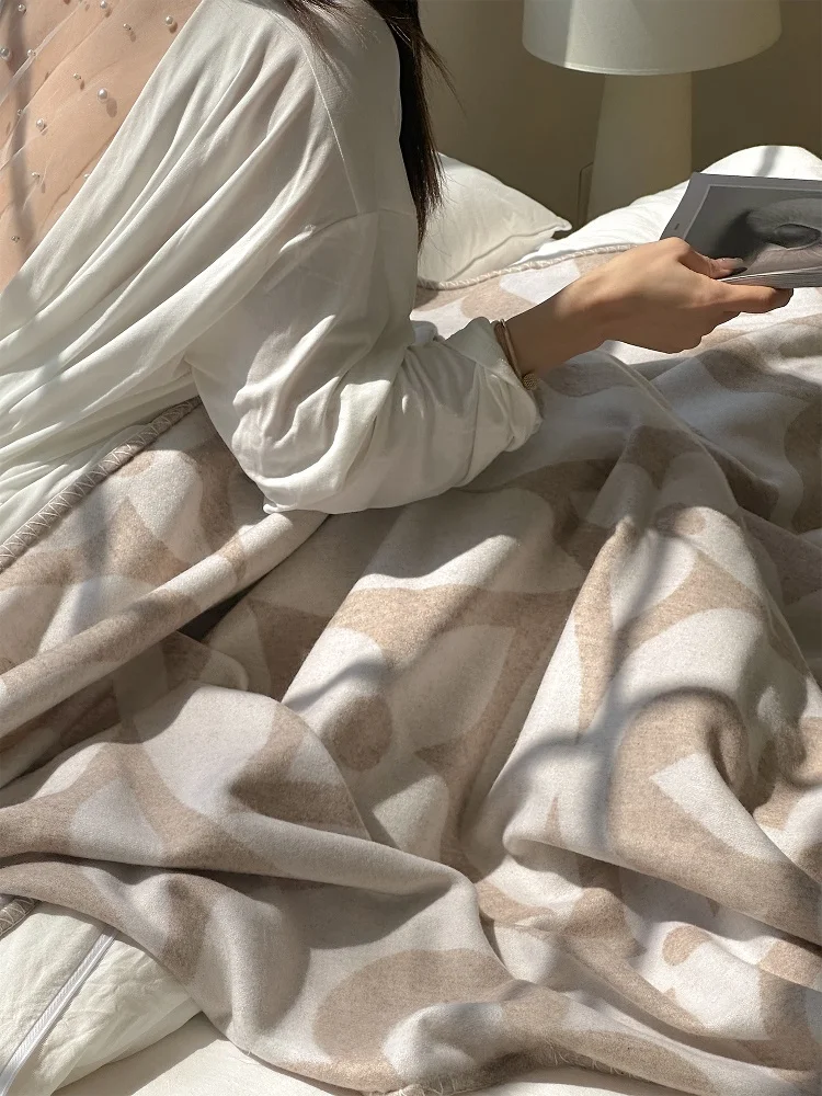4つばのクローバーと比べて、この羊毛クッションカバーは本当に違うの？
