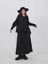 不均一なプリーツデザインの黒シャツ【ゆったりシルエット・長袖・ダーク系】