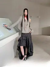 デザイン性のあるフード付きオフショルダー毛ニットトップスと不規則なポンポン裾のスカートセット【秋用】