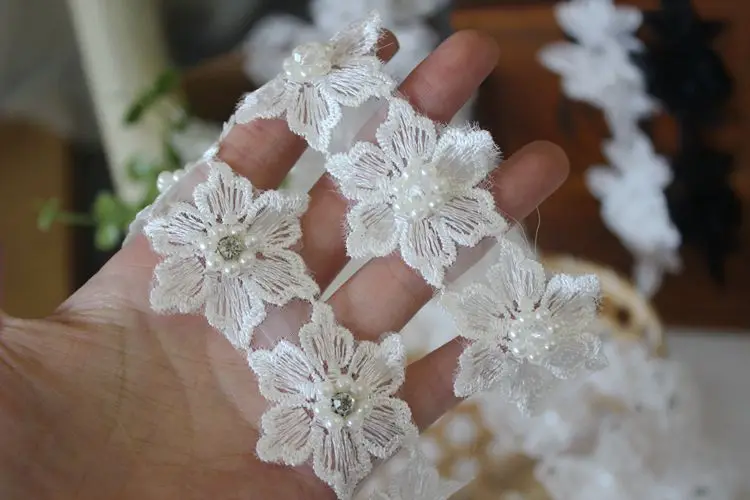 レース刺繍花飾り：ハンドメイドウエディングドレス用のボリューム感とビーズデザイン