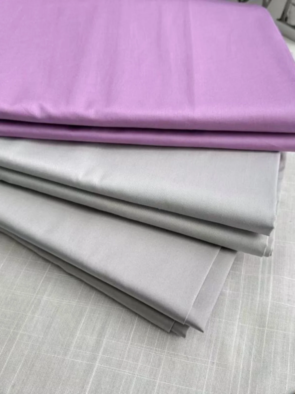 純綿サテン調シーツ：快適な肌触りと実用性のバランスをどう評価するか