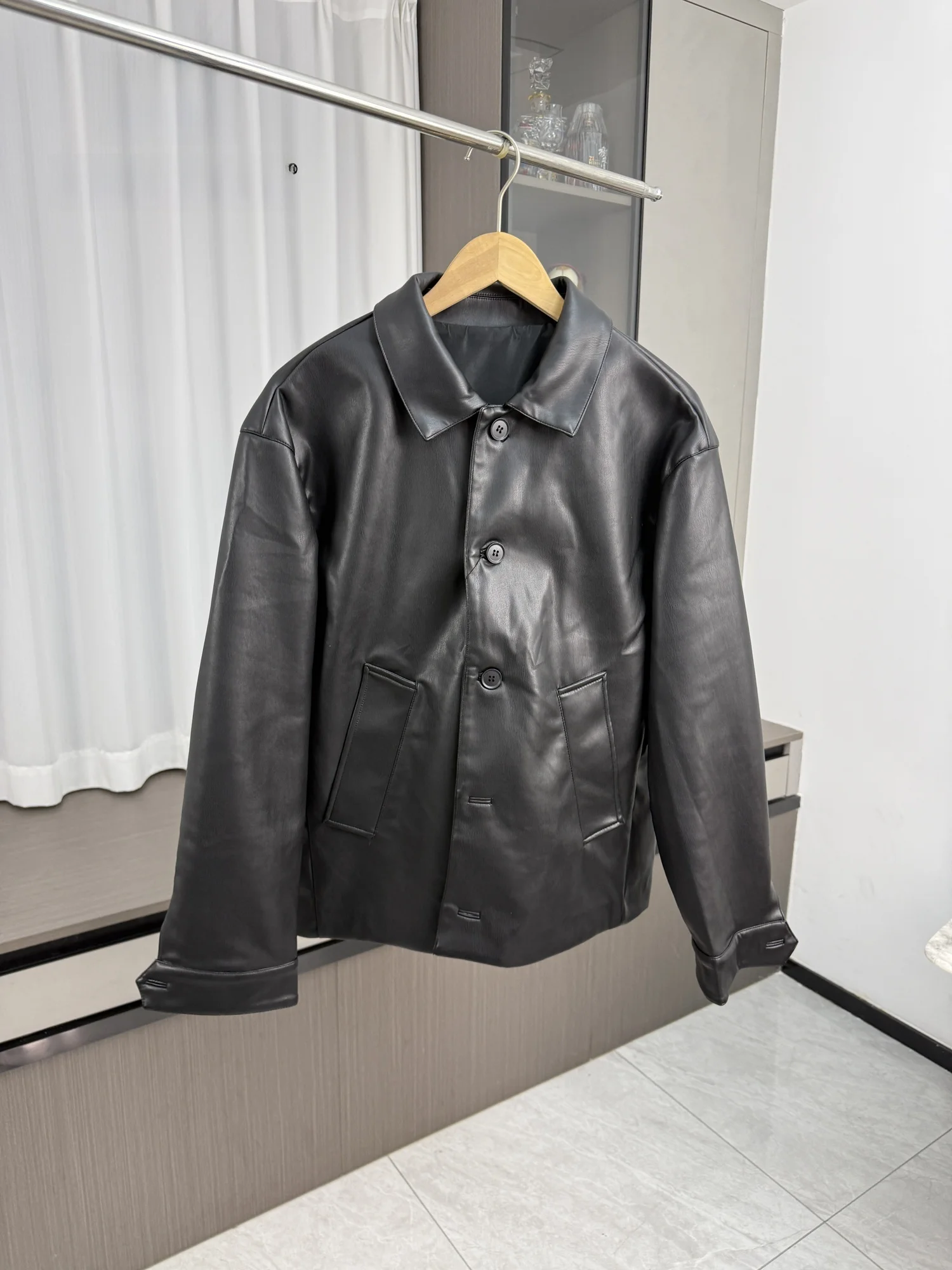 白のジャケット メンズは、本当に「通勤」に合うのか？