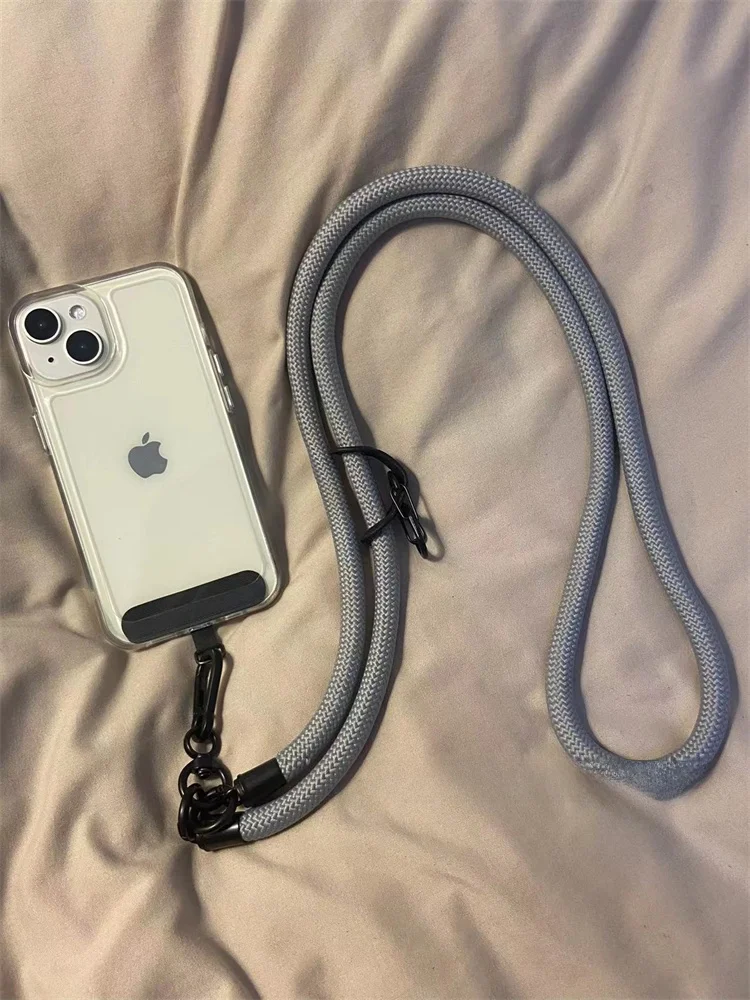 スマホにつけるストラップはどれが安全で実用的？彭于晏モデルの登山用ストラップが解決する3つの悩み