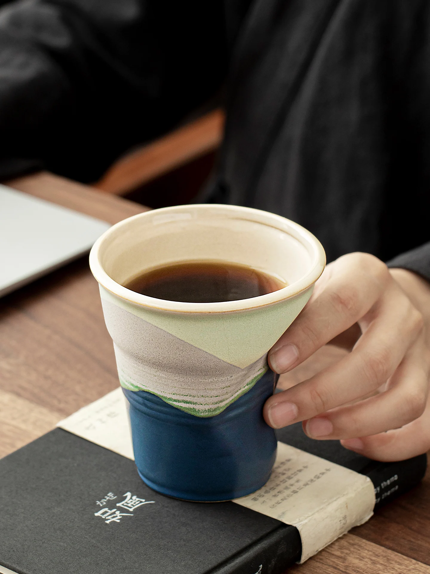 マグカップ 500ml は本当に必要？その選び方と、日常に溶け込む「レトロカフェスタイル」の秘密