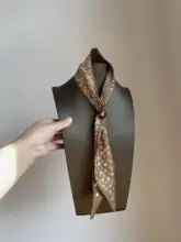 レトロブラウンのカシューナッツ柄シルクスカーフ【首に巻くショートスカーフ・フレンチエレガンス】