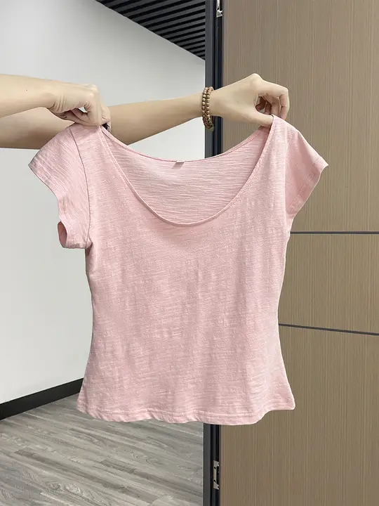 ピンク色のUネックショートスリーブTシャツ【肩出しデザイン・夏用】