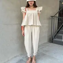 シンプルなフレンチネックのフリル袖シャツとハイウエストリボン付きカジュアルワイドパンツ（セットアップ対応）