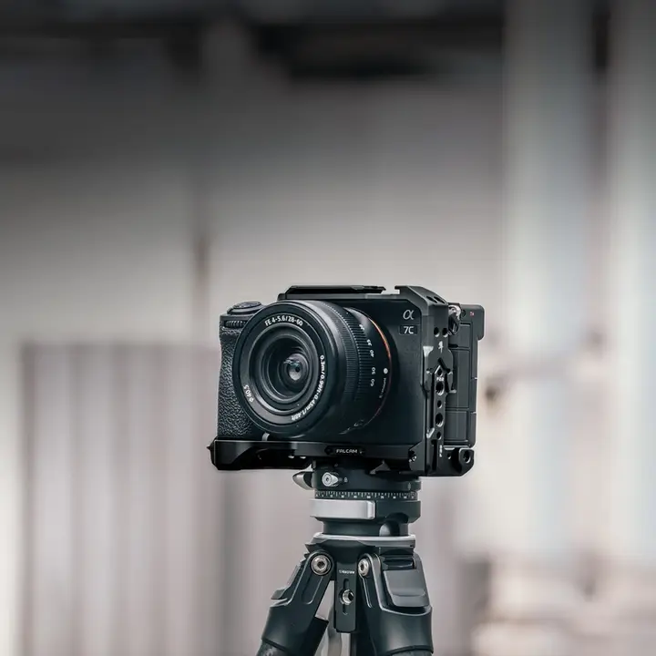 Ulanzi SONY A7C2用 金属製カメラスタビライザー【急速取り付け・拡張保護フレーム・撮影アクセサリー】（セットアップ対応）