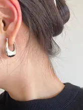 925純銀製 ジオメトリックメッシュ U字型ピアス【シンプルで洗練されたデザイン】