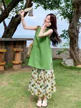 リゾート風無袖トップスとフラワープリントのスカート【夏用・女性用】（セットアップ対応）