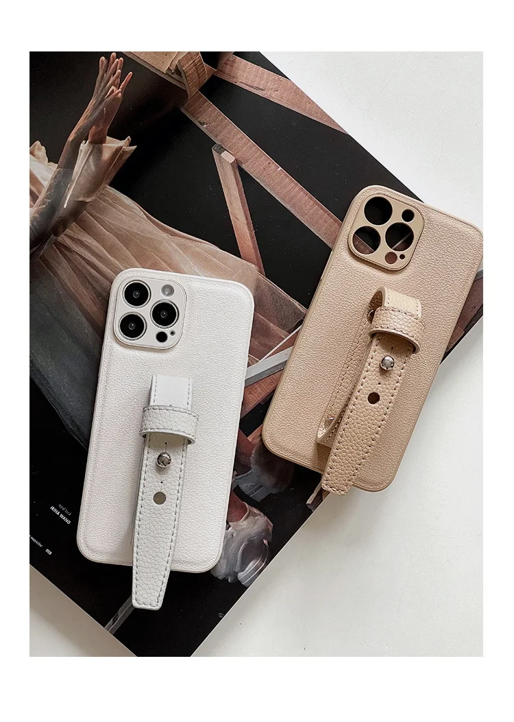 iPhone12 mini ケース ストラップ と iPhone13 ケース ストラップ で迷うなら、今こそ選ぶべき「レトロな白ライチ柄」の腕帯ケースとは？