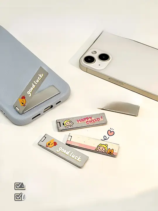 スマートフォンスタンド 背面取り付け デスク用 可愛い コンパクト 携帯 製 折りたたみ 超薄型 隠し 支え
