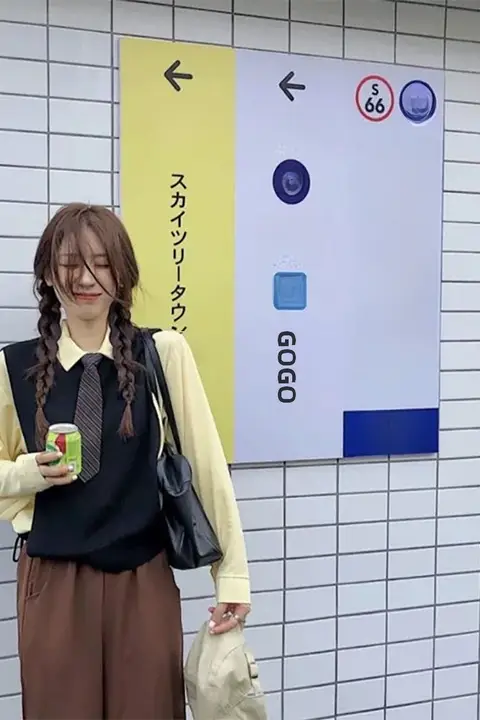 日式地下鉄駅の大判ポスターフィルム【女性服専門店・装飾・撮影用】
