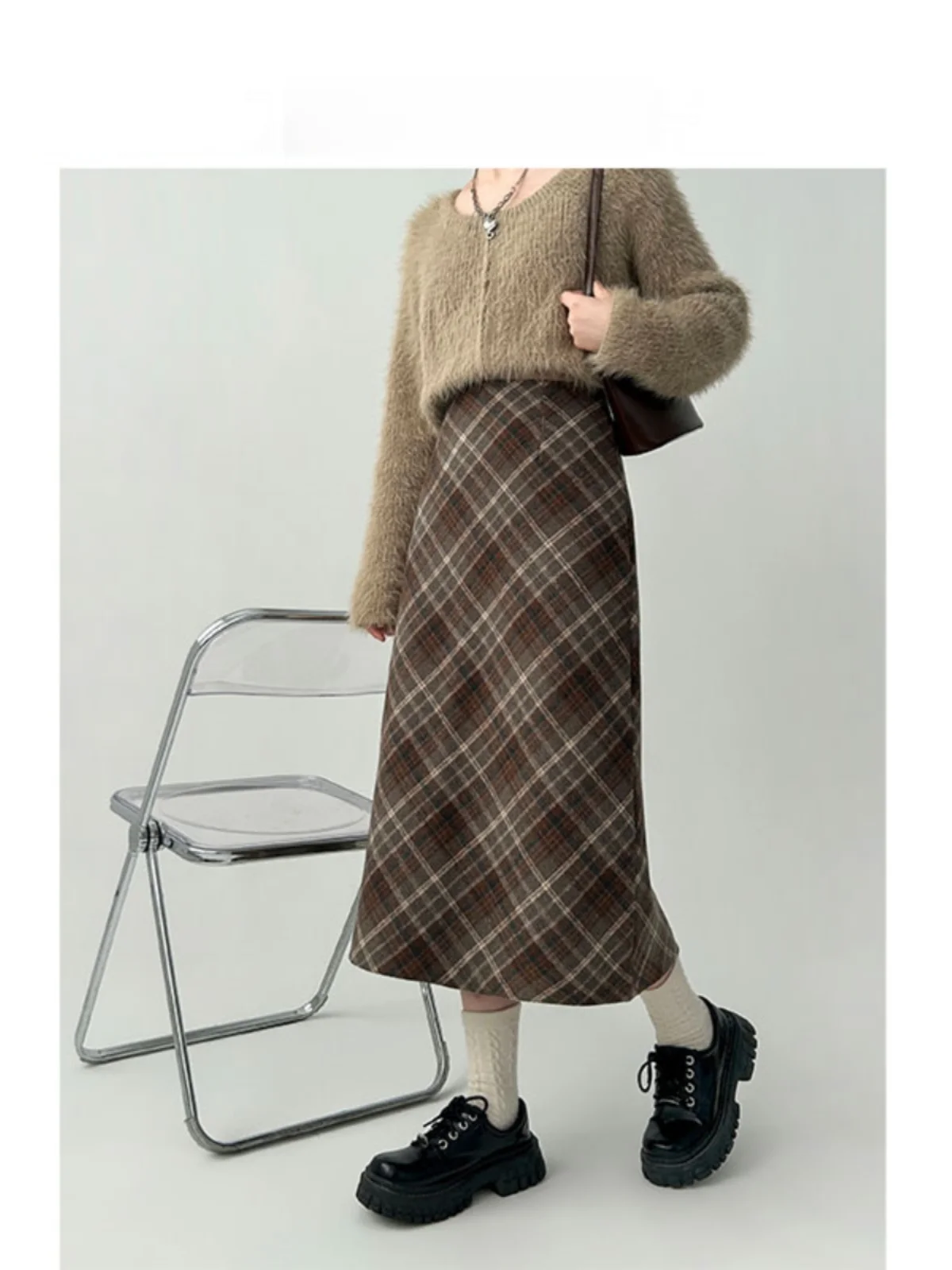 大人可愛い服40代コーデ｜チェックスカートで失敗しないバランスの取り方