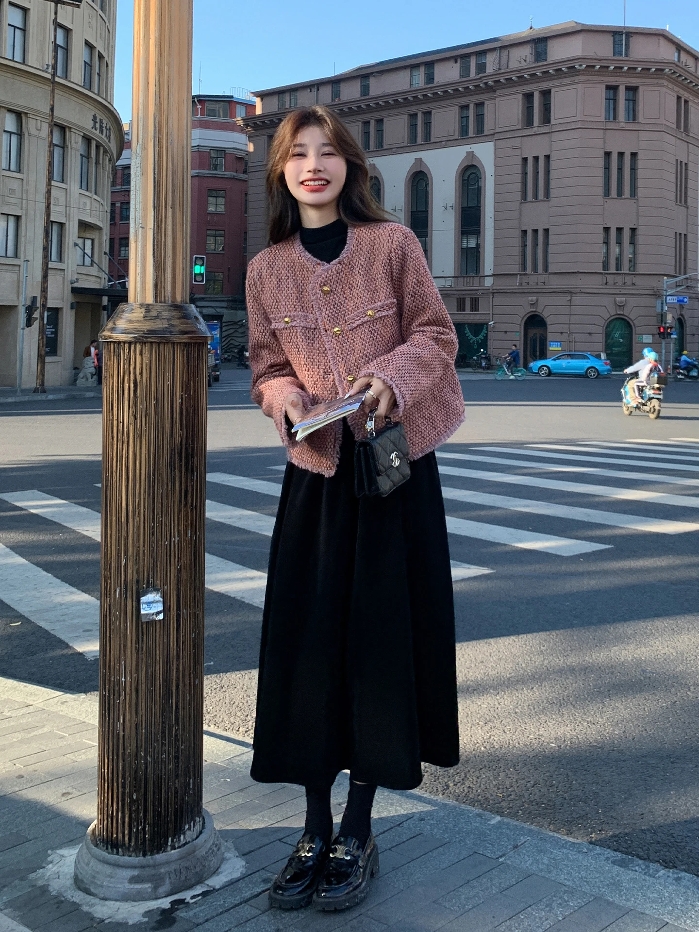 粉色の粗花織りワンピース：40代女性の日常スタイルに最適な軽奢風A字デザイン